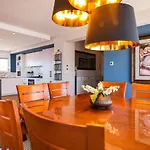 Deja Blue- Free Garage Parking Apartment *