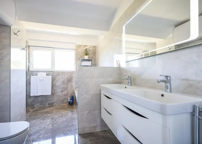 Deja Blue- Free Garage Parking Apartament *